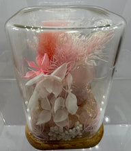 Load image into Gallery viewer, CRYSTAL TERRARIUM - MINI ROSE QUARTZ + WHITE &amp; PINK FLORALS
