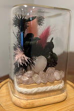 Load image into Gallery viewer, CRYSTAL TERRARIUM - MINI ROSE QUARTZ + BLACK &amp; PINK FLORALS
