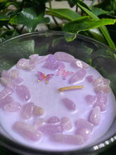 Load image into Gallery viewer, Kunzite Crystal - Forrest Berries Scented Candle
