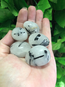 TOURMALATED QUARTZ TUMBLE STONE