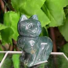 Load image into Gallery viewer, MOSS AGATE CAT CARVING
