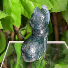 Load image into Gallery viewer, MOSS AGATE CAT CARVING
