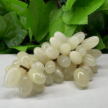 Load image into Gallery viewer, GRAPE CARVING - GREEN ONYX
