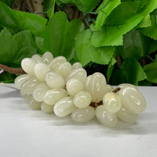 Load image into Gallery viewer, GRAPE CARVING - GREEN ONYX
