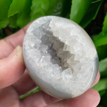 Load image into Gallery viewer, EGG CARVING - DRUZY AGATE

