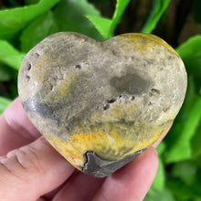 Load image into Gallery viewer, BUMBLE BEE JASPER HEART CARVING
