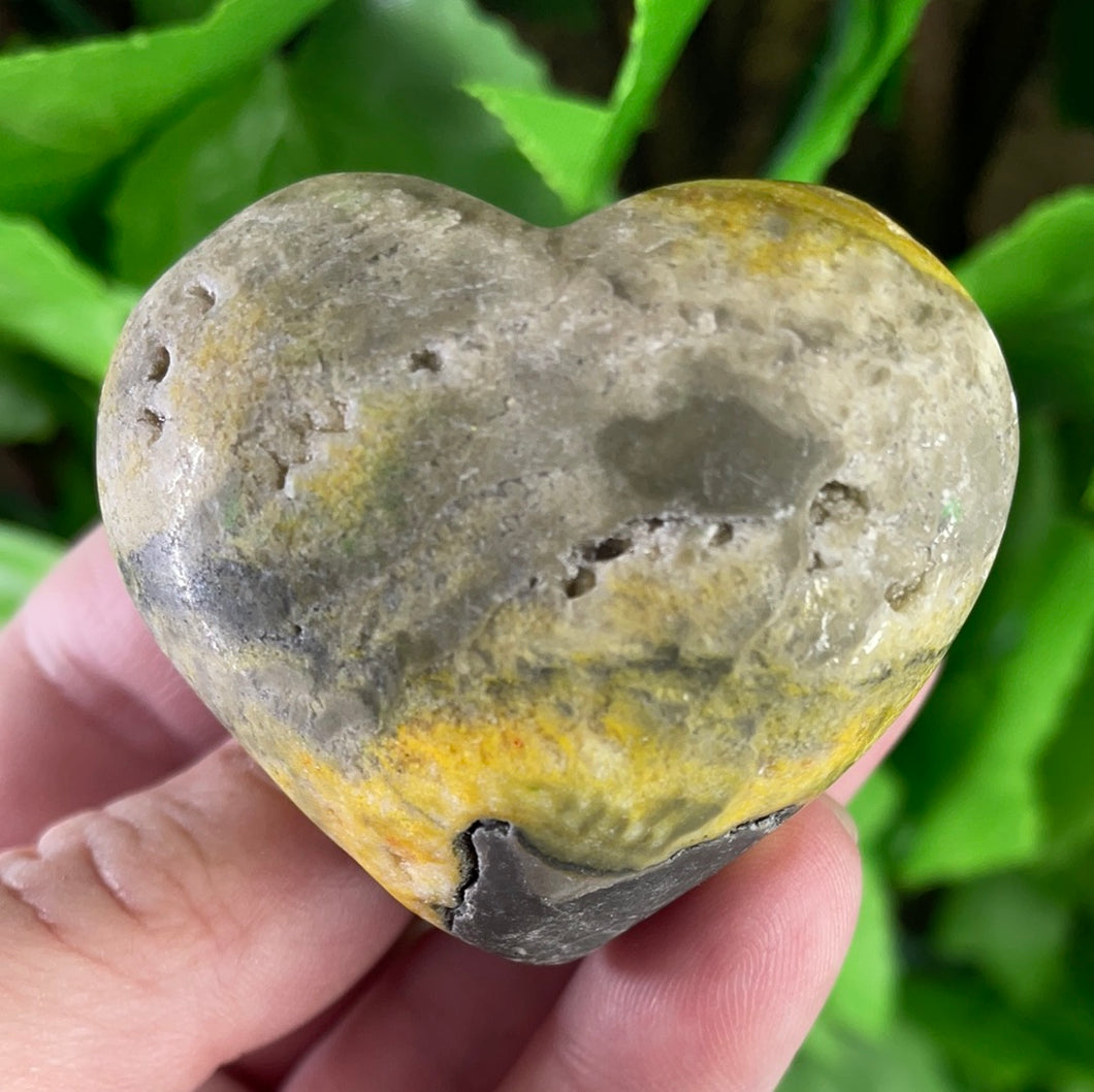 BUMBLE BEE JASPER HEART CARVING
