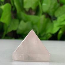 Load image into Gallery viewer, PYRAMID - ROSE QUARTZ
