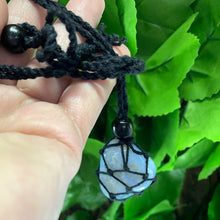 Load image into Gallery viewer, MACRAME TUMBLE STONE HOLDER
