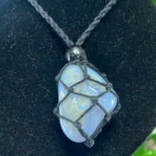 Load image into Gallery viewer, MACRAME TUMBLE STONE HOLDER
