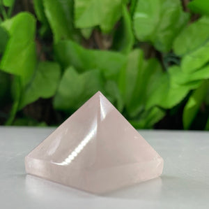 PYRAMID - ROSE QUARTZ