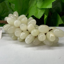 Load image into Gallery viewer, GRAPE CARVING - GREEN ONYX

