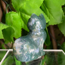 Load image into Gallery viewer, MOSS AGATE CAT CARVING

