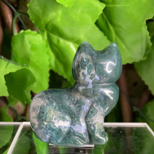 Load image into Gallery viewer, MOSS AGATE CAT CARVING
