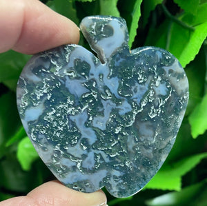APPLE CARVING MOSS AGATE