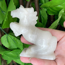 Load image into Gallery viewer, MILKY QUARTZ - HORSE CARVING
