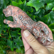 Load image into Gallery viewer, LEOPARD CARVING - LEOPARD SKIN JASPER
